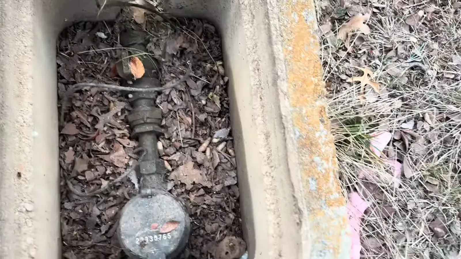 Hose bib valve set inside an underground shutoff box