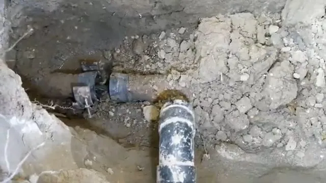 Trenchless sewer pipe joined at a small excavation access point